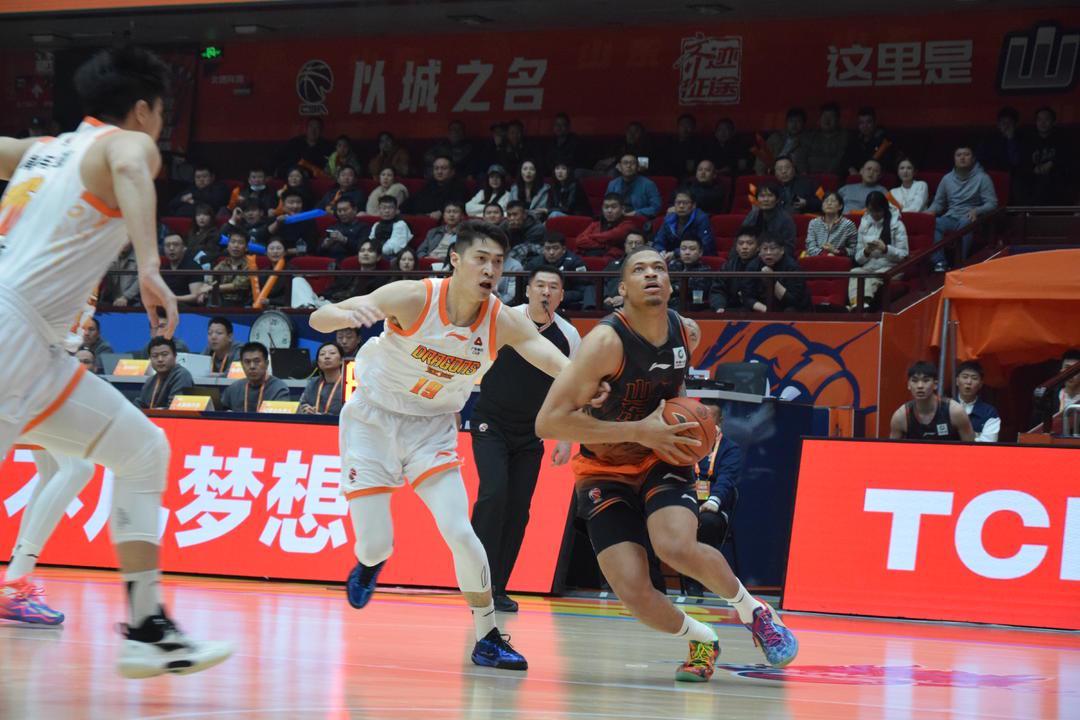 球速体育登录入口-高速男篮113：104复仇江苏，新外援约翰逊得到8分